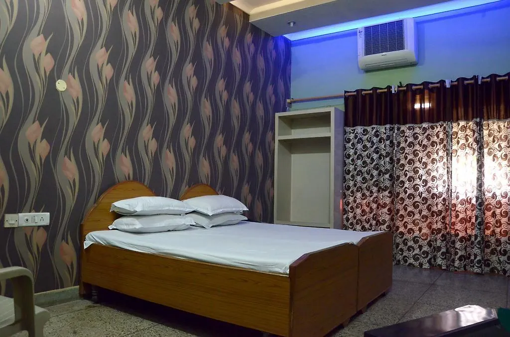 **  Hotel New Bakshi House Agra  India